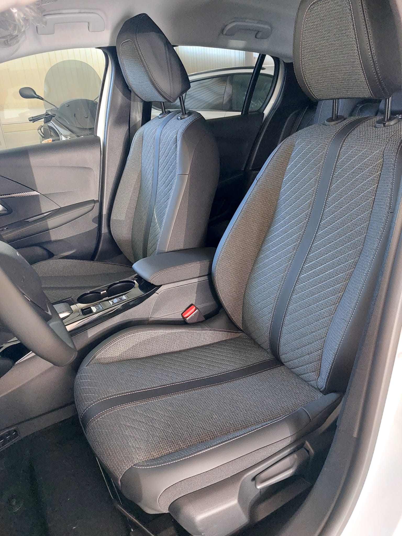 Peugeot 208 Ibrida Puretech 110cv