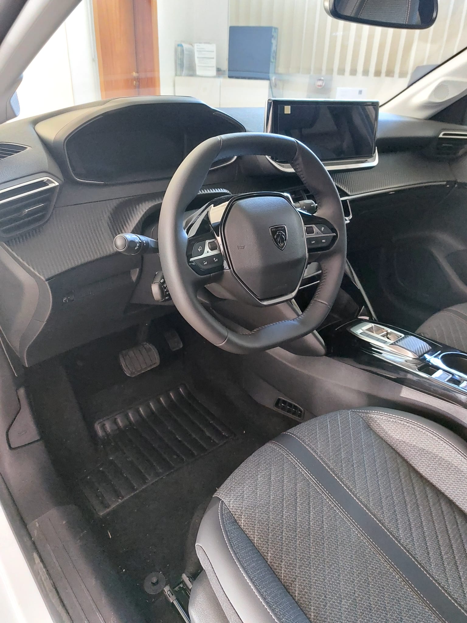 Peugeot 208 Ibrida Puretech 110cv